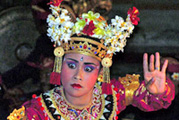 Urlaub in Indonesien Insel Bali Tempel und Kultur Insel Java Jakarta Borobudur Prambanan Yogyakarta Insel Flores Insel Lombok Hotel Resort Tauchen Strandurlaub Kultururlaub