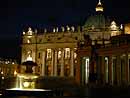 Petersdom und Petersplatz bei Nacht