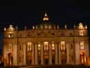 Petersdom und Petersplatz bei Nacht