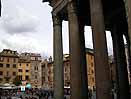 Roms antike Bauwerke das Pantheon und der lebhafte Platz vor dem Pantheon in Rom