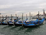 Gondeln vor der Kulisse  der Isola di S. Giorgio Maggiore