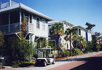 Panhandle im Norden Floridas. Pastellfarbene Häuser in Seasite