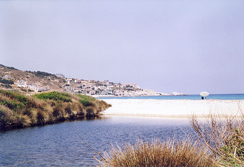 Strand von Gialiskari auf Ikaria