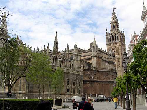 Andalusien Sevilla Kathedrale und Giralda