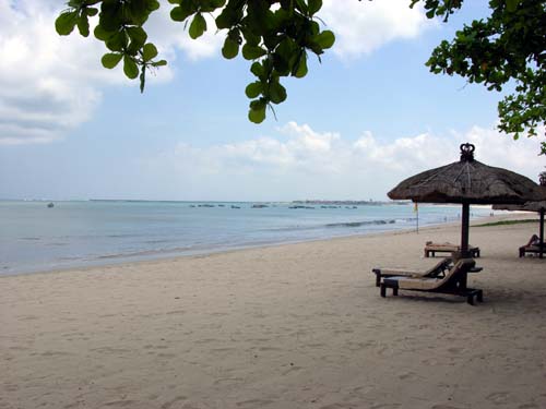 Strand auf Bali in Jimbaran versus Sanur. Bali Strandurlaub 