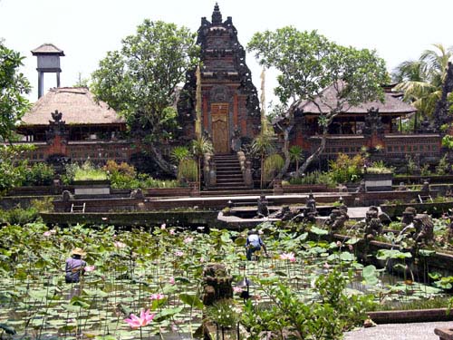 Pura Taman Kemude Saraswati ist der Göttin der Weisheit, der Wissenschaft und der Literatur gewidmet