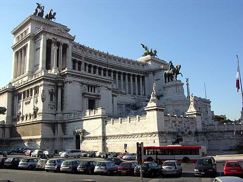 Altes Roma Momument Denkmal für Vittorio Emanuelle II auf Piazza Venezia Rom Urlaub Städtereise
