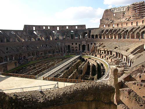 Das Kolosseum ist das größte antike Bauwerk in Rom