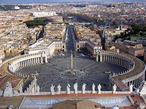 Blick von der Kuppel des Petersdoms in Rom
