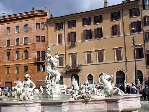 Piazza Navona in Rom fontan del Nettuno drei Brunnen Berninis Fontan dei Quattro Fiumi im Zentrum des Platzes Piazza Navona in Rom 