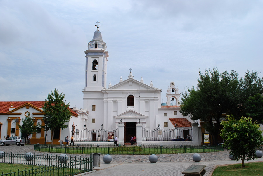 Basilika Nuestra Señora del Pilar