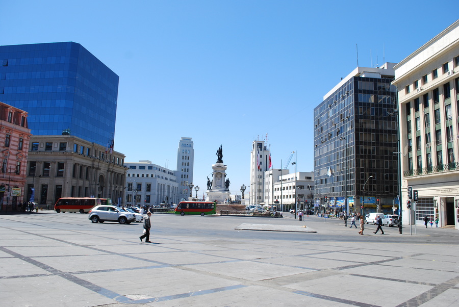 Valparaiso. Plaza Sotomayor mit dem Monumento de los Heroes de Iquique