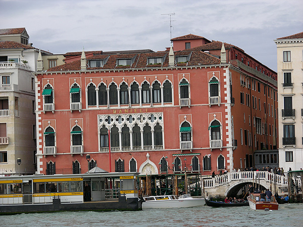 Venedig - Hotel Danieli mit der Varporetto Station San Marco-San Zaccaria